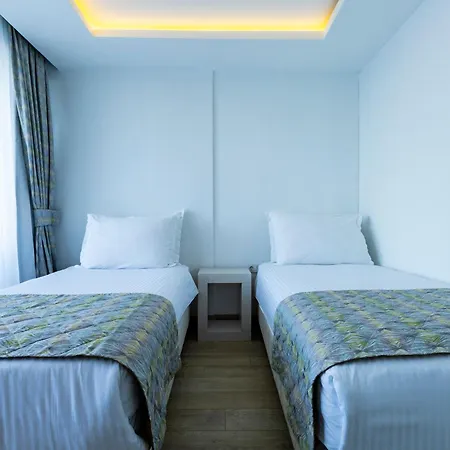 The Nowness Luxury & Adulty Only מלון 4*