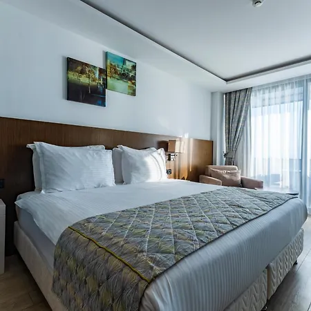 מלון The Nowness Luxury & Adulty Only 4*