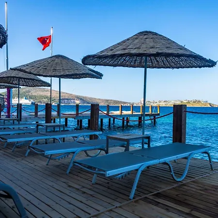 מלון The Nowness Luxury & Adulty Only