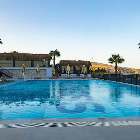 The Nowness Luxury & Adulty Only מלון Çeşme