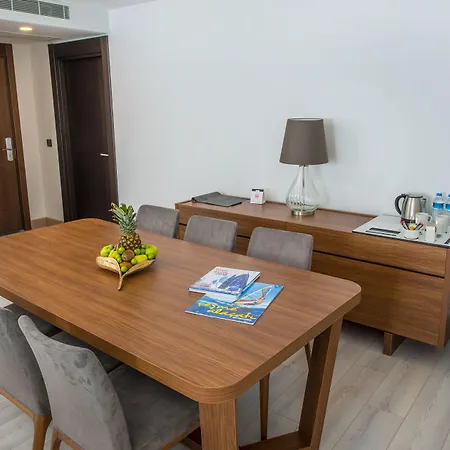 The Nowness Luxury & Adulty Only מלון